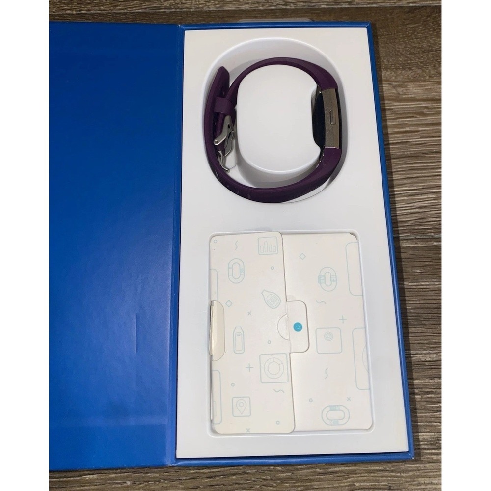 Fitbit Charge 2 Fitness Tracker with Wristband - Excellent Condition - Picture 5 of 10